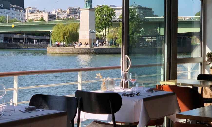 Image 3: Repas au Quai Liberté : cuisine française authentique sur la Seine