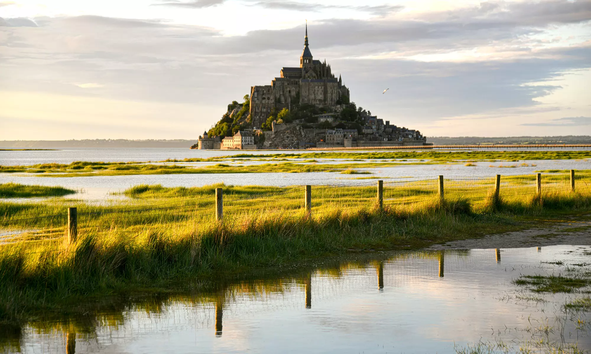 Proche Mont St-Michel : séjour en chambre double avec petit-déjeuner pour 2, diner en option, à l'Hotel les 13 Assiettes - Primary Image