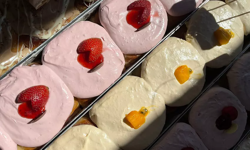 1, 2 oder 4 handgemachte & kreative Zimtschnecken nach Wahl