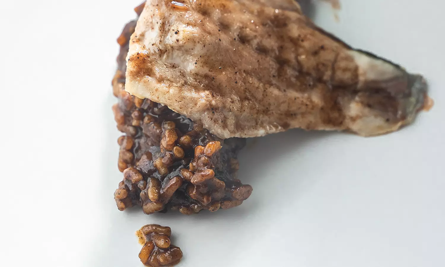 Menú de cena gourmet con 4 pases y vino para 2 o 4 al lado de la playa