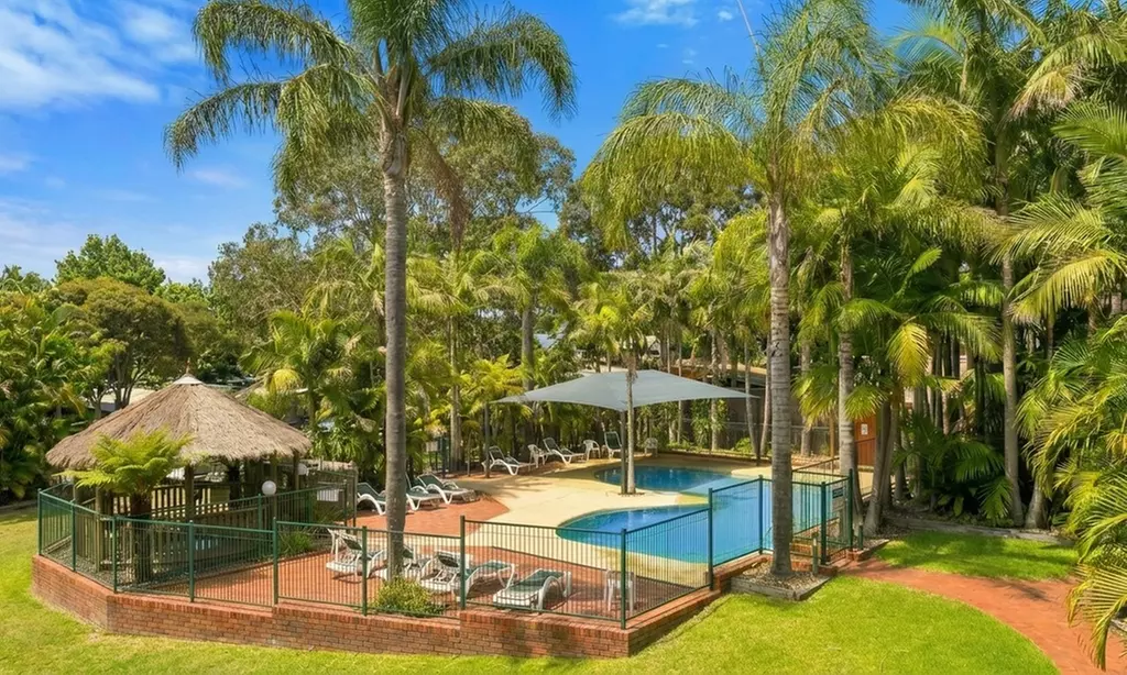 Phillip Island: Deluxe 2 or 3 Bedroom Cabin with Wine & Late Check-out