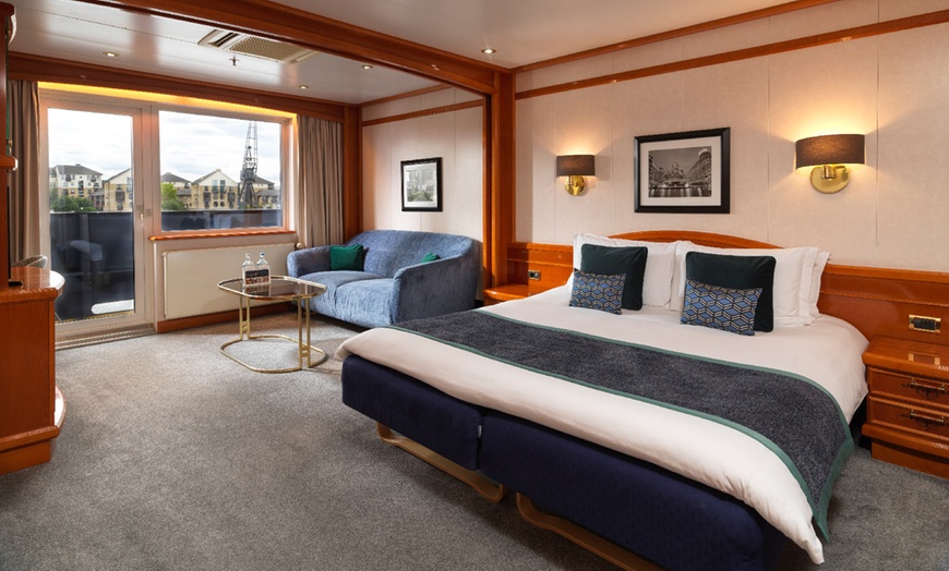 Image 3: Family Time in the City! Experience Luxury in London