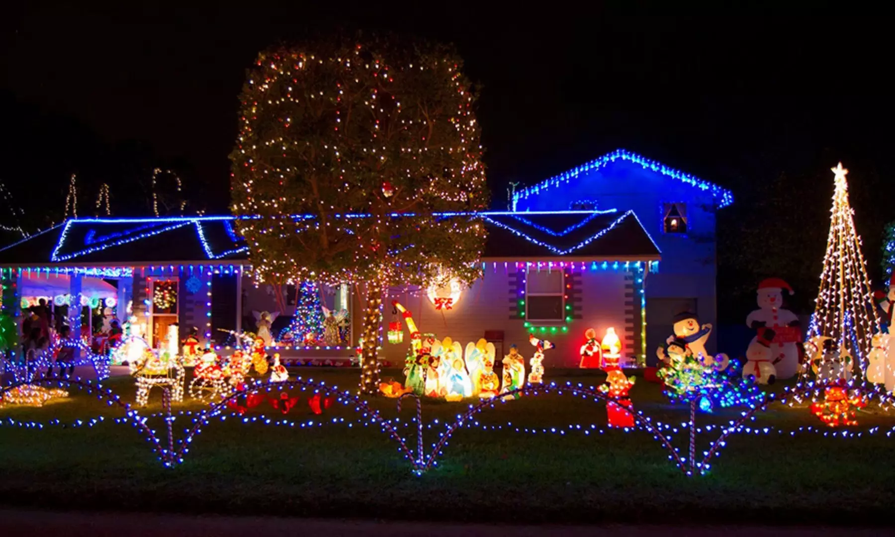 2 Pack Solar String Lights Outdoor Rope Lights 8 Modes 200 LED Solar Fairy Light