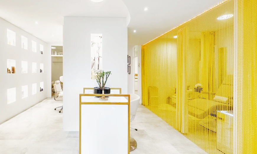 Image 3: Verwöhnpaket mit Gesichtsbehandlung, Maniküre o. Pediküre für 1 Person