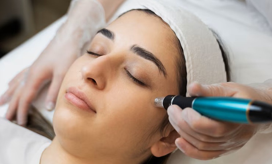Image 3: Glow with One, Two or Three 45-Minute Hydration & Deep Cleaning Facial