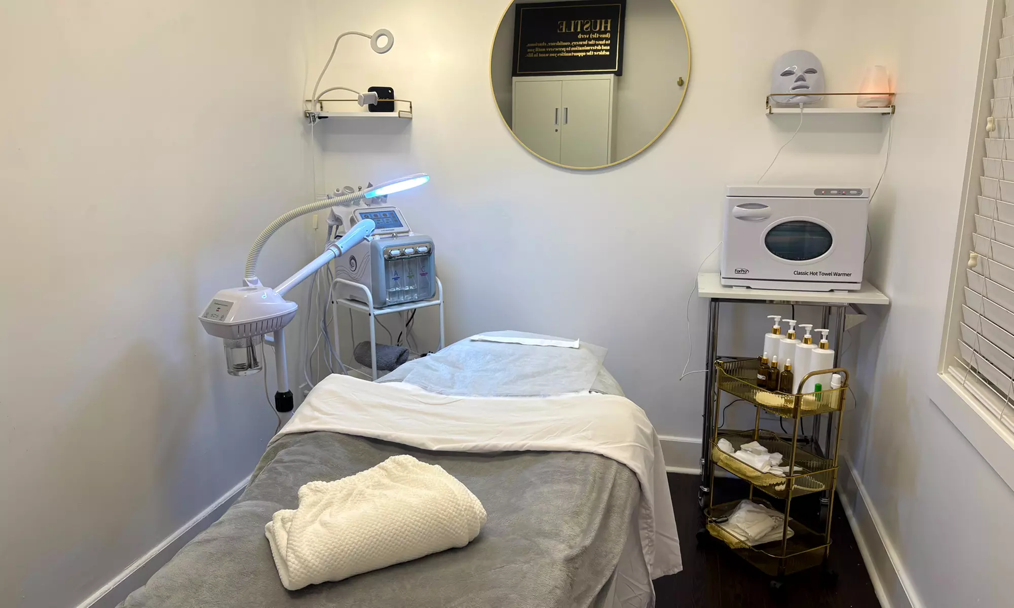 Express and Choice of Facials – Single and Multi-Session Packages (Up to 75% Off) at RaizLumina