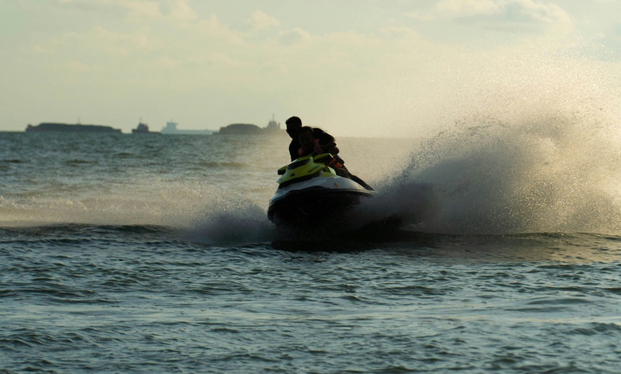 Image 12: Hasta 17% de dto. en Alquiler de motos acuáticas en Limit Boat Rental