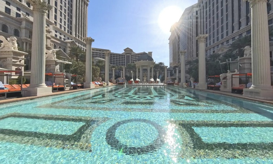 Image 4: Caesars Palace Garden of the Gods Pool Oasis Packages