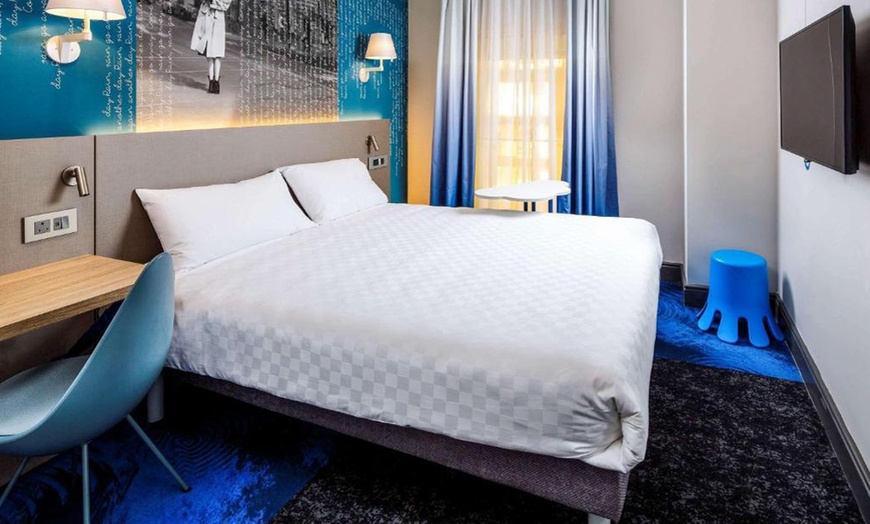 Image 8: Manchester: Standard Double Room with Breakfast