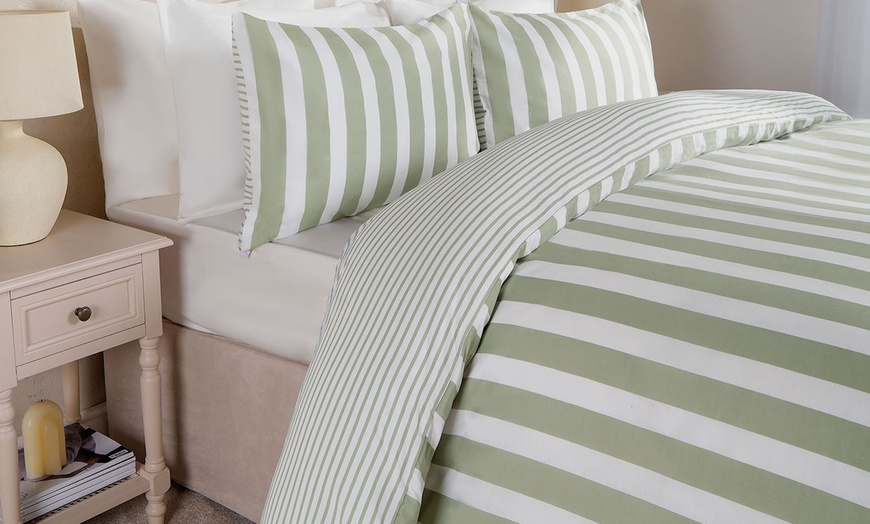 Image 3: Stripe Design Reversible Duvet Set