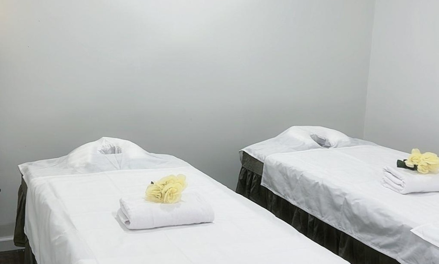 Image 4: 50-Min Choice of Massage with Massage Oil or 30-Min Custom Foot Detox 