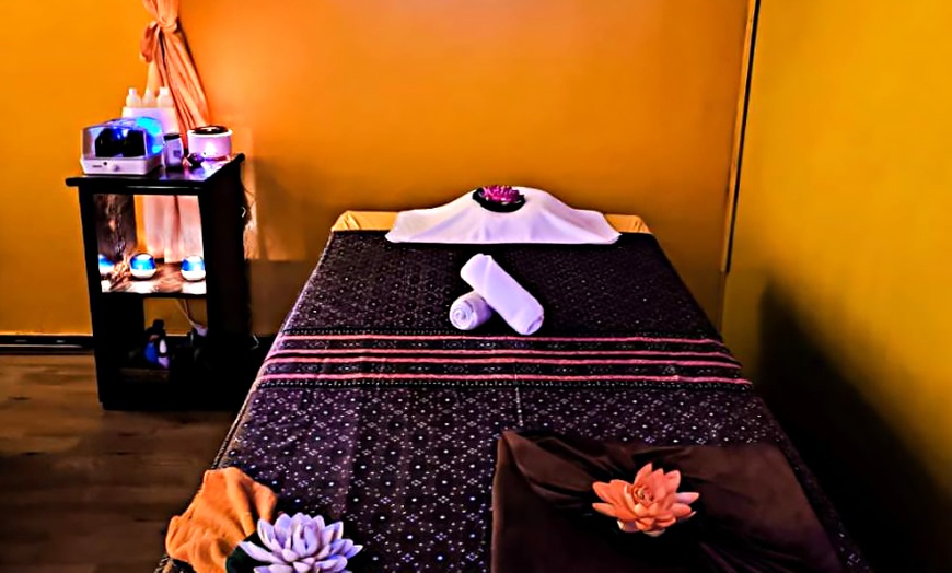 Image 2: 30 - 60 Min. Hot-Stone-Massage für 1 Person