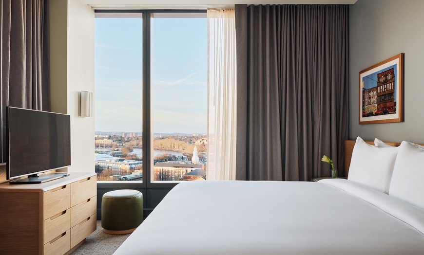 Image 5: Hotel Near Allstonway Innovation Corridor With Dining & Fitness Center