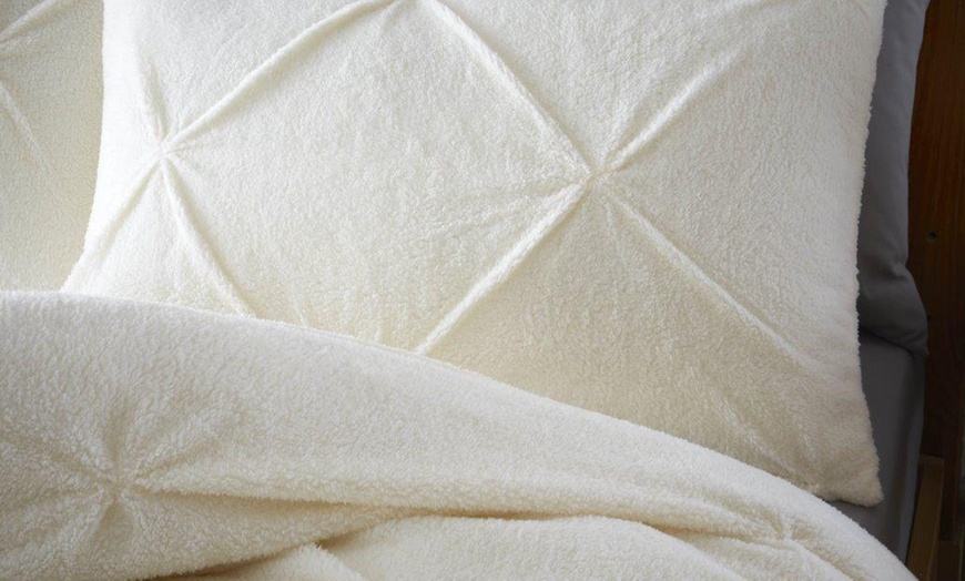 Image 17: Gaveno Cavailia Teddy Chiswick Duvet Cover Set or Teddy Fitted Sheets