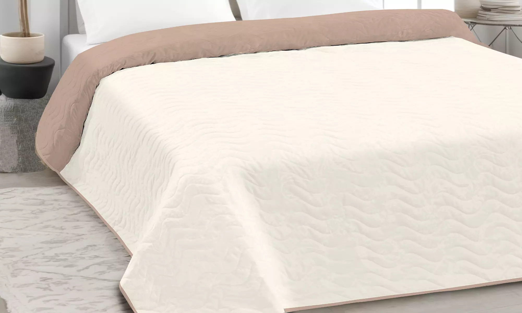 Tagesdecke mit Wellen-Steppung