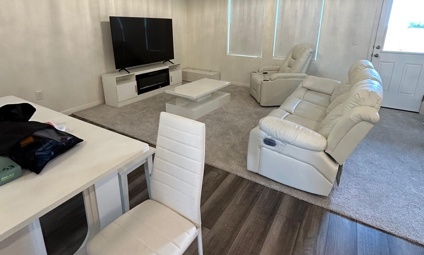 Image 4: Get 2, 3, 4 or 6 Hours of Moving Service with 2 or 3 Movers & Truck 