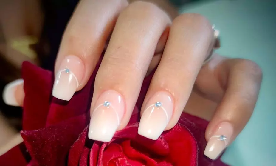 ¡Cuidado total para tus uñas! Manicura, pedicura o uñas de gel para 1