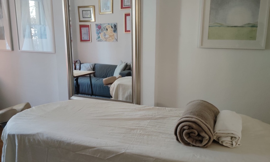 Image 2: 60-90 Min. Klassische Rücken- oder Ganzkörpermassage für 1 Person