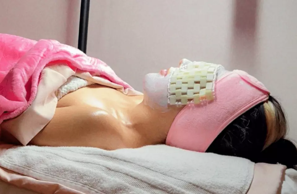 Micro-Needling Treatment with Hyaluronic Acid and High Frequency Comb