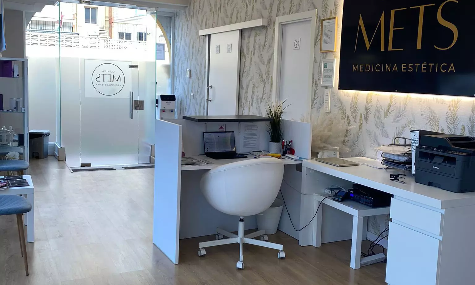 Limpieza facial con microdermoabrasión, masaje y opción a extras