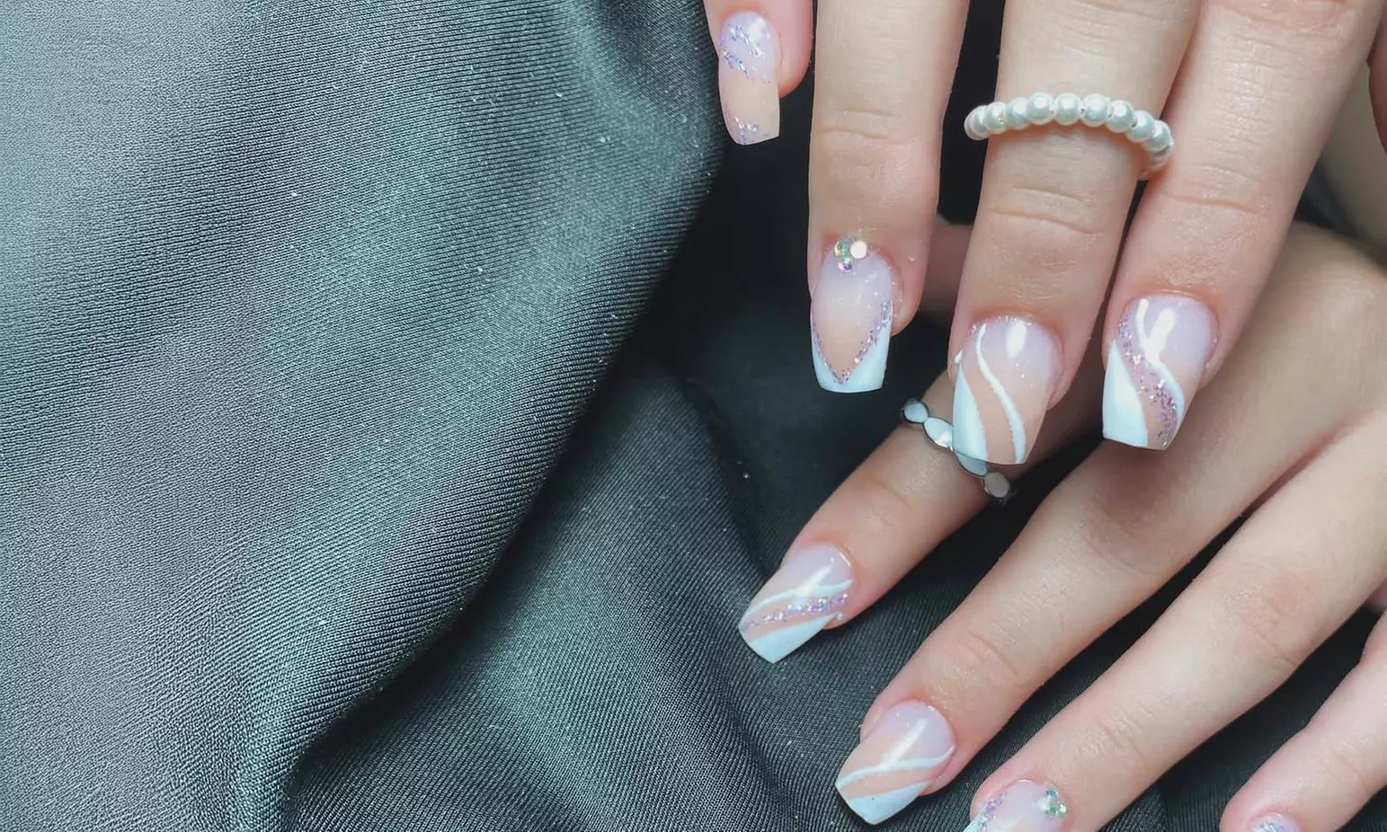 Manicura, pedicura o manipedicura semipermanente con diseño en 1 uña