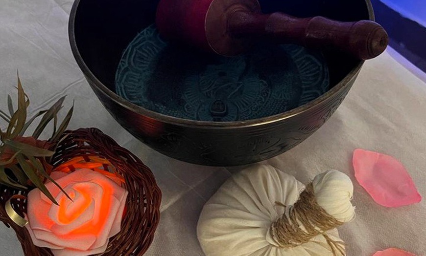 Image 6: Rosaterapia o chocolaterapia de 60 minutos con opción a reflexología 