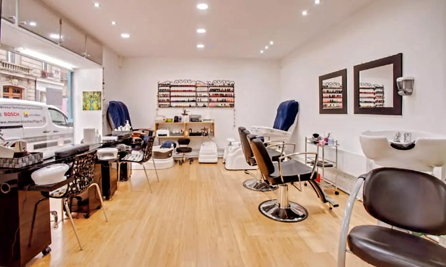 Jusqu'à 40% de remise sur Coloration des cils chez Blow Me Beauty