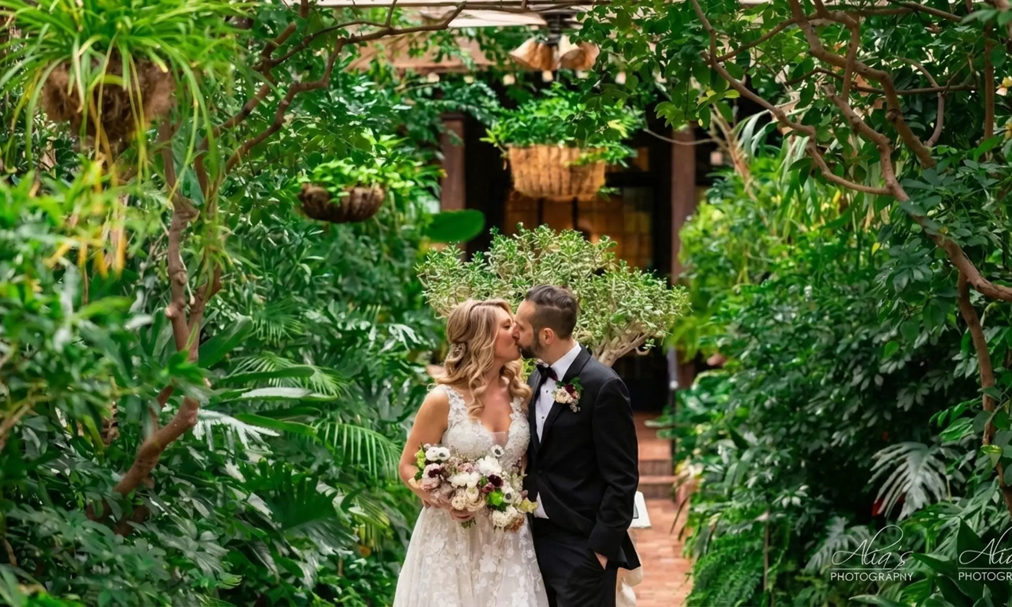 30 or 60 Minute Outdoor Photography Session with Photo Package (Up to 60% Off)