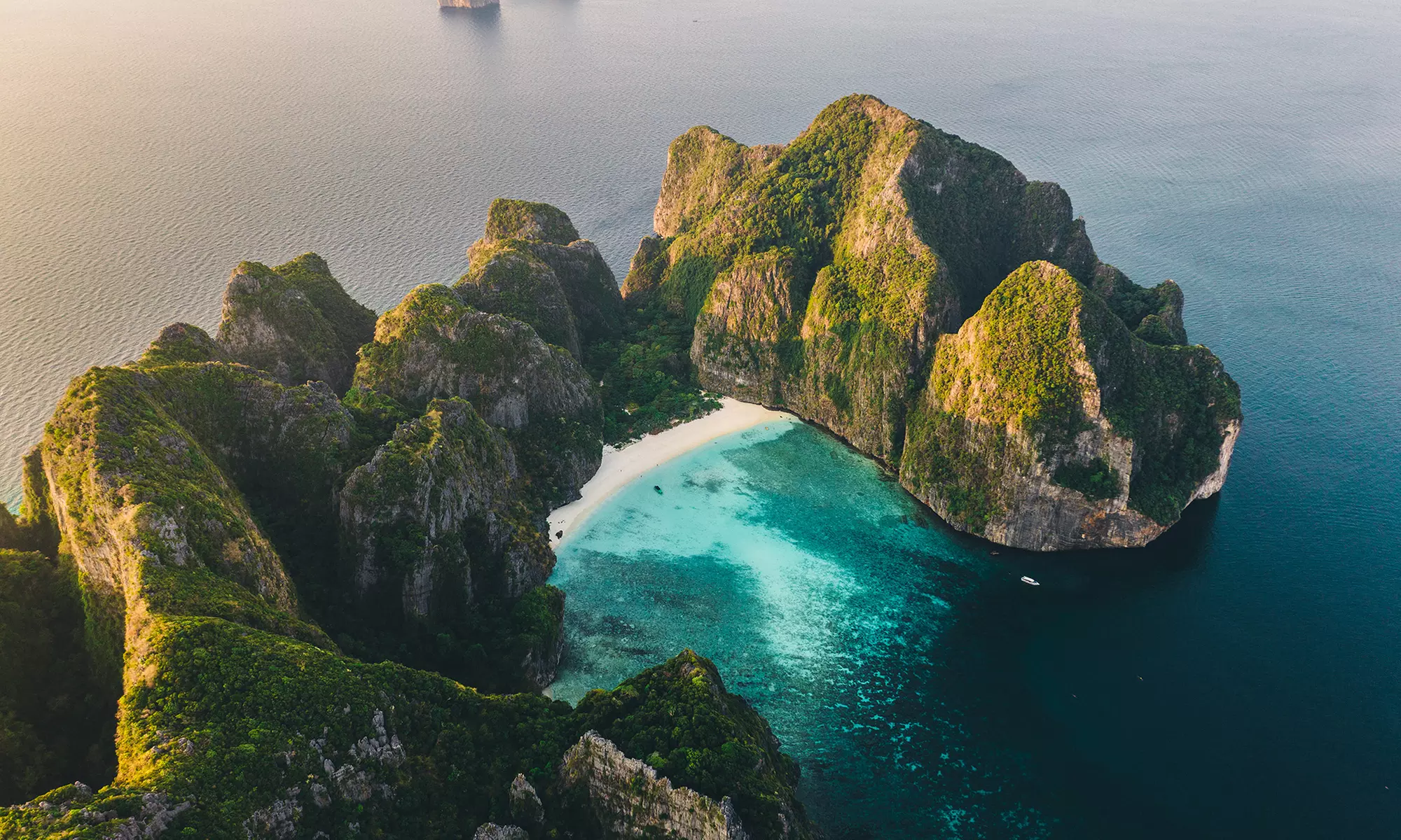 ✈ 10-Day Thailand Vacation with Hotels & Air