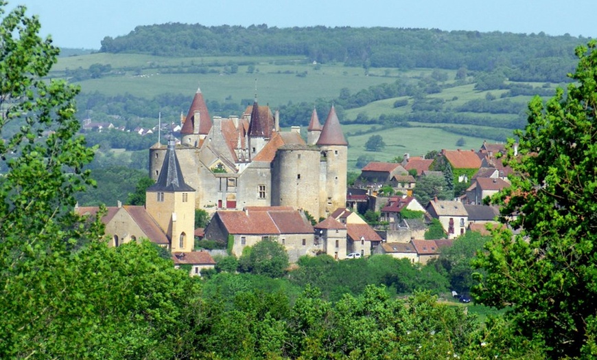 Image 16: Côte d'or : Chambre double ou avec bain à l'Hostellerie Du Château