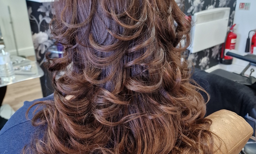 Image 5: One Wash, Cut and Blow Dry Service with(out) OlaPlex Treatment