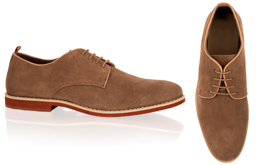 Image 7: Chaussures en daim pour homme