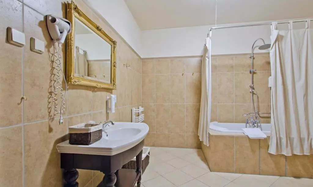 Niederschlesien: Doppelzimmer mit Halbpension auf dem Schloss