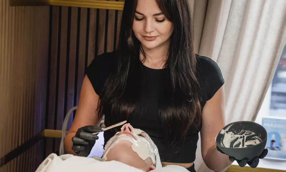 Beauty-Paket mit Wimpern- und Augenbrauen-Lifting und Aqua-Facial