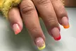 Luce unas uñas a la última con una sesión de manicura y/o pedicura con esmaltado clásico o semipermanente al 44% - Second Medium