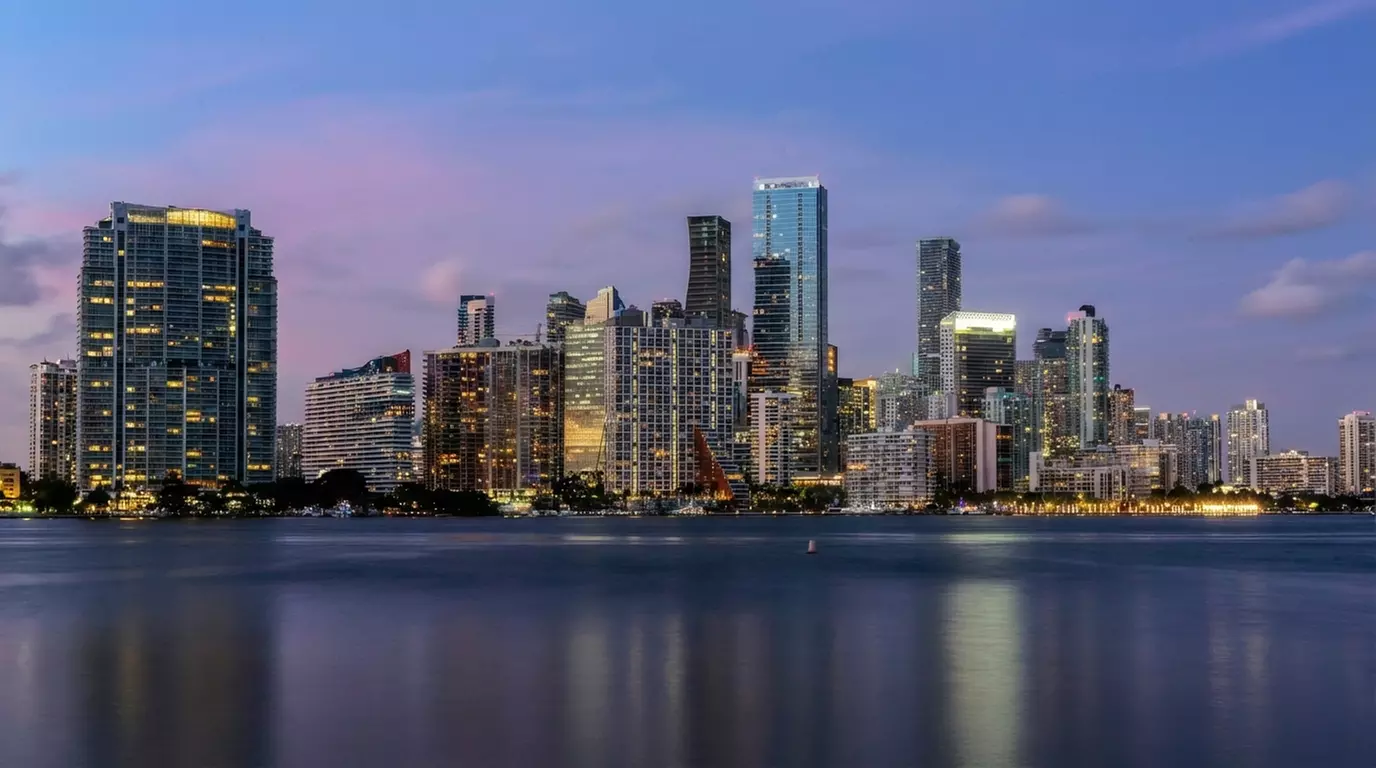 Miami Skyline & Celebrity Mansion Boat Tour – Biscayne Bay