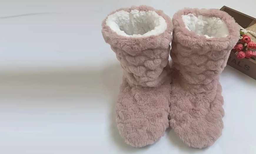 Image 8: Winter Warm Plush Home Indoor Lounge Slippers