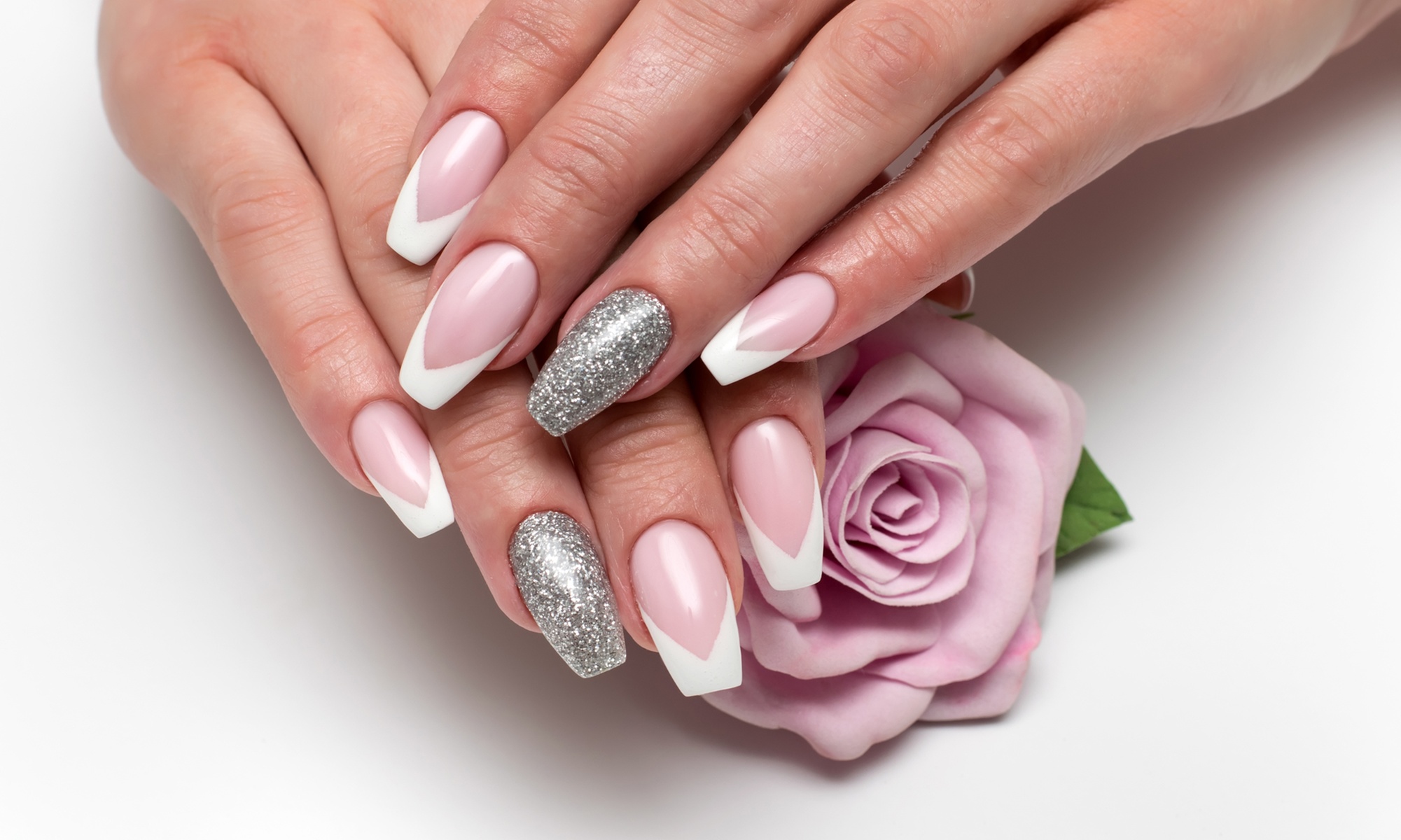 Ongles longs et élégants : pose de capsules ou au chablon