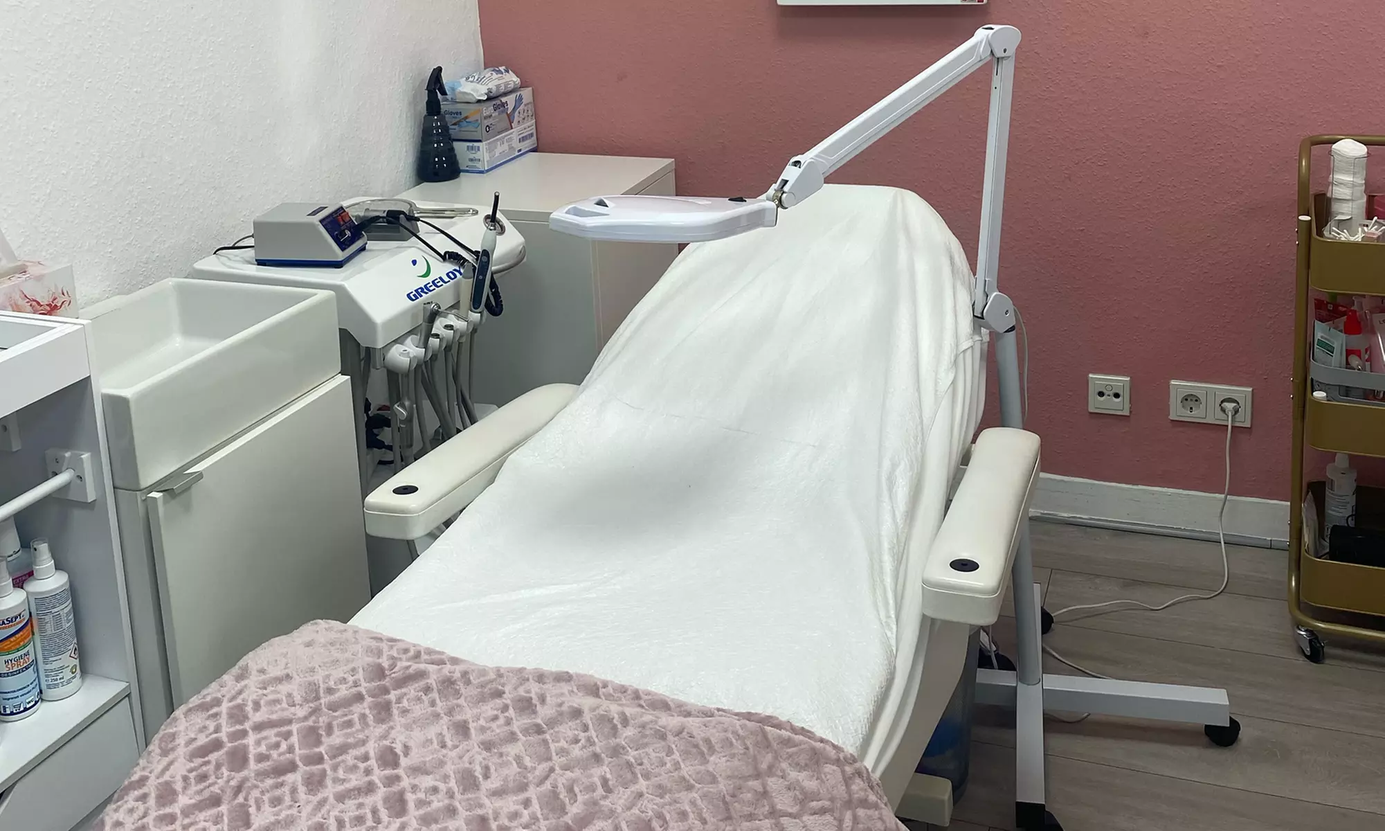 Augenbrauenlifting, optional inkl. Färben