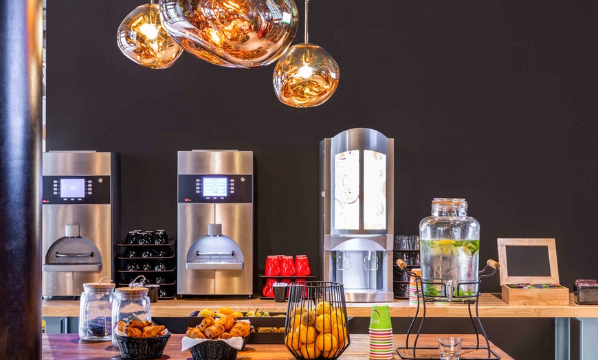 Image 7: Paris: Standard Room with Breakfast