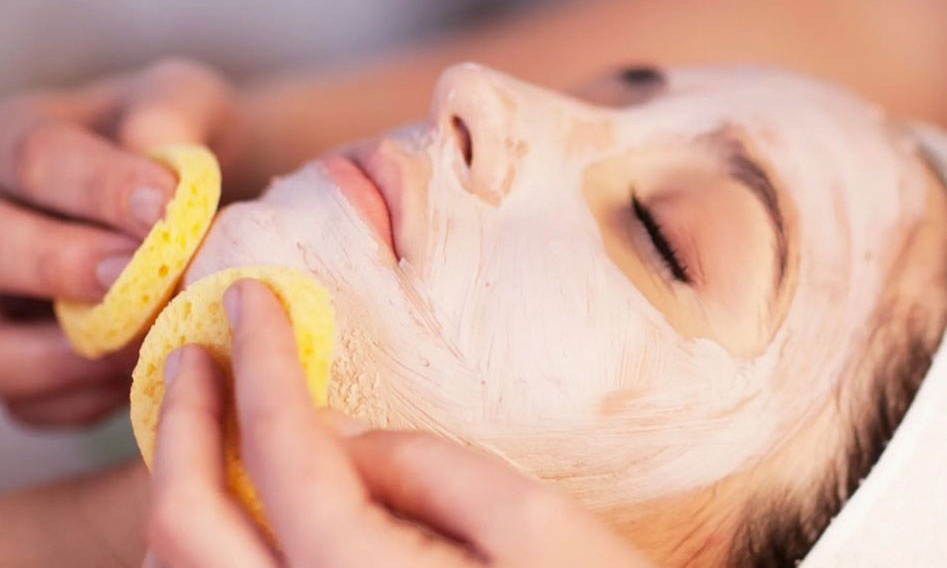 Verwöhne deine Haut: Gesichtsbehandlung „Basic“ oder „Tiefenreinigung“