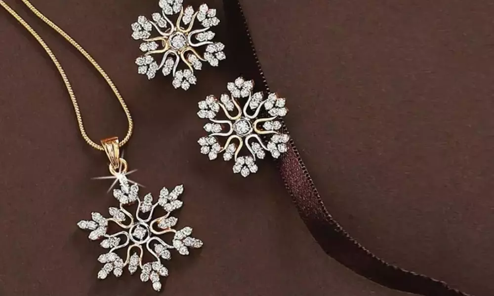 Collier et boucles d'oreilles en forme de flocons de neige