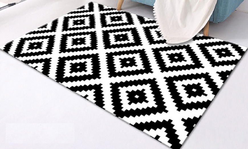 Image 4: Monochrome Rug