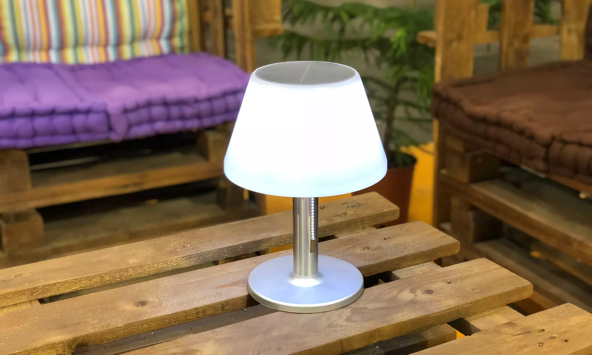 Jusqu'à 4 lampes de table LED solaires Lenny avec interrupteur, LumiJardin - Primary Image