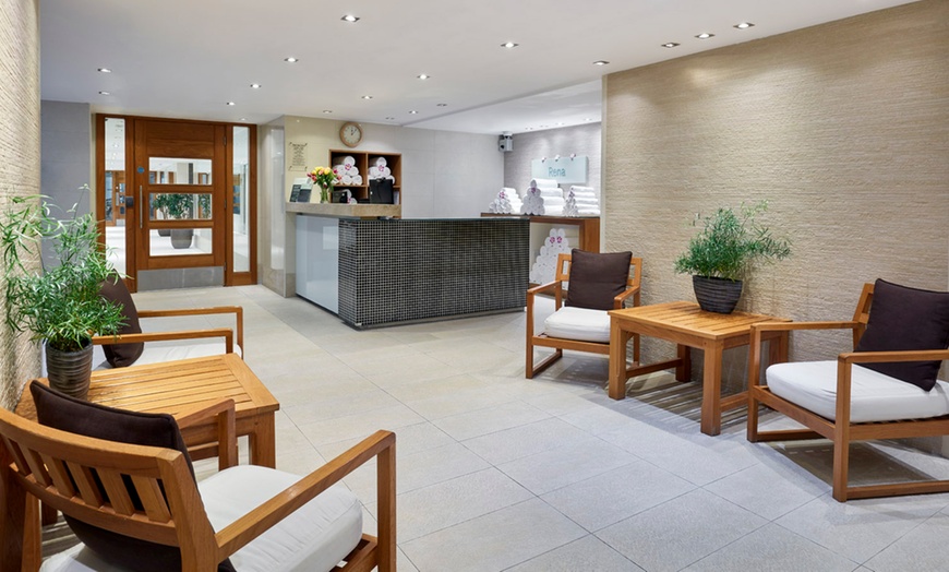 Image 11: Central London: Luxury Stay with Spa Access 