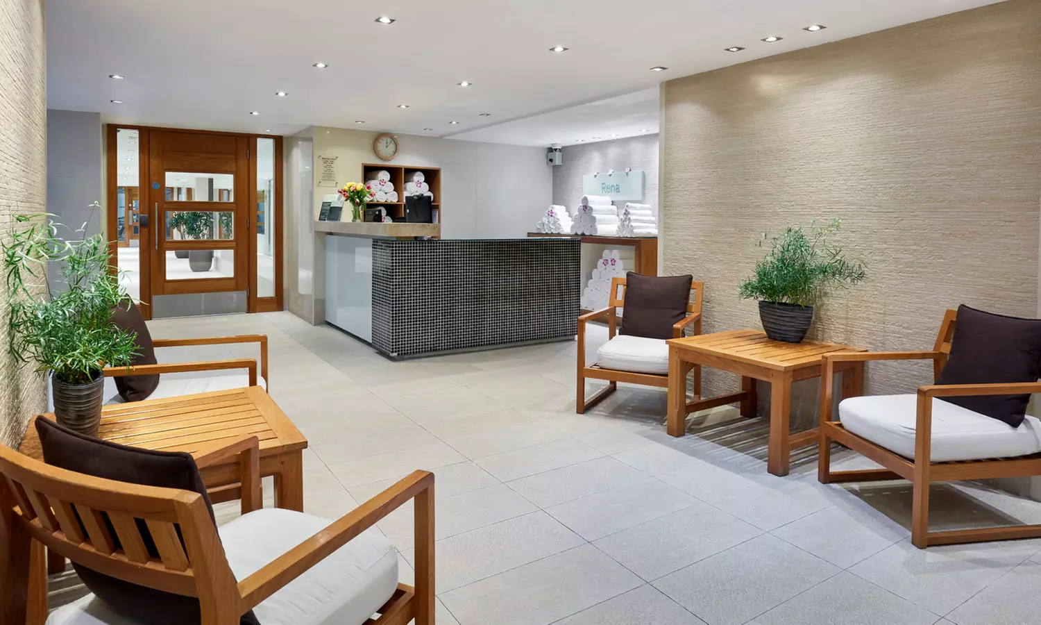 Central London: Luxury Stay with Spa Access