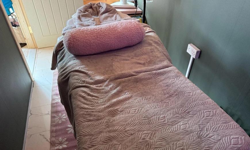 Image 6: Unwind w/ 30 Min Mini Facial, Massage, 60 or 90 Minute Pamper Package