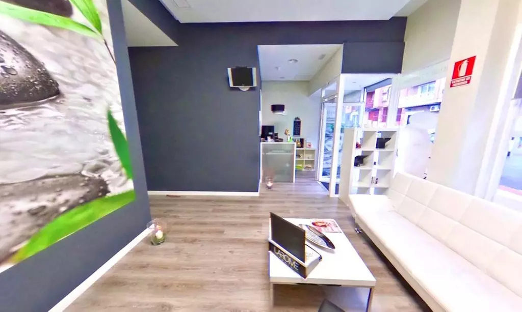 Limpieza facial con tratamiento y masaje facial en Astonish Sapphira