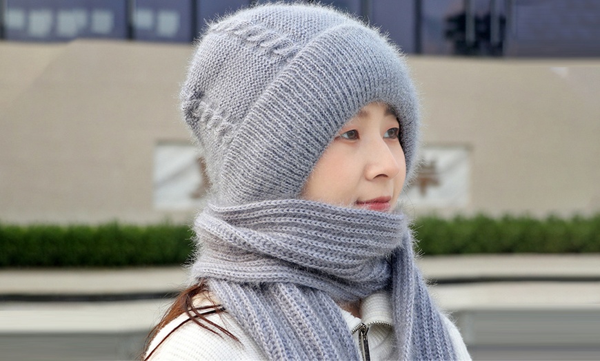 Image 3: Fluffy One-Piece Scarf Hat