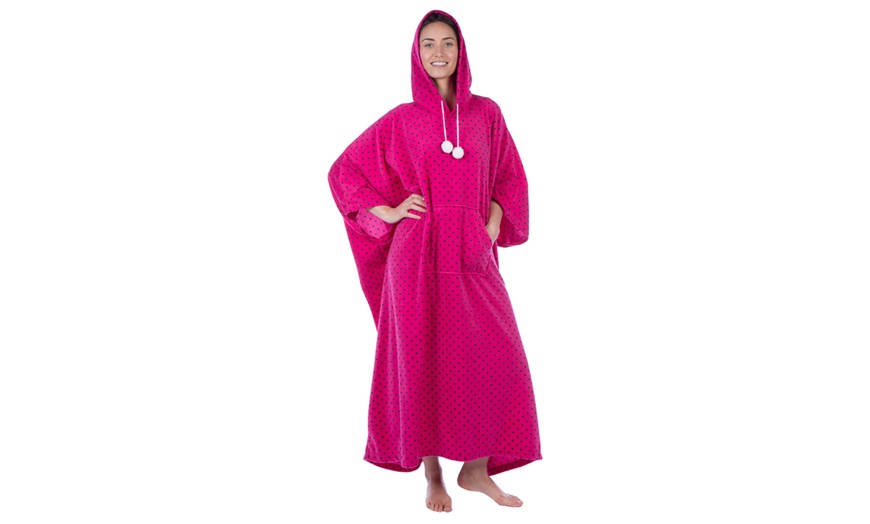 Image 2: Fleece Poncho Robe